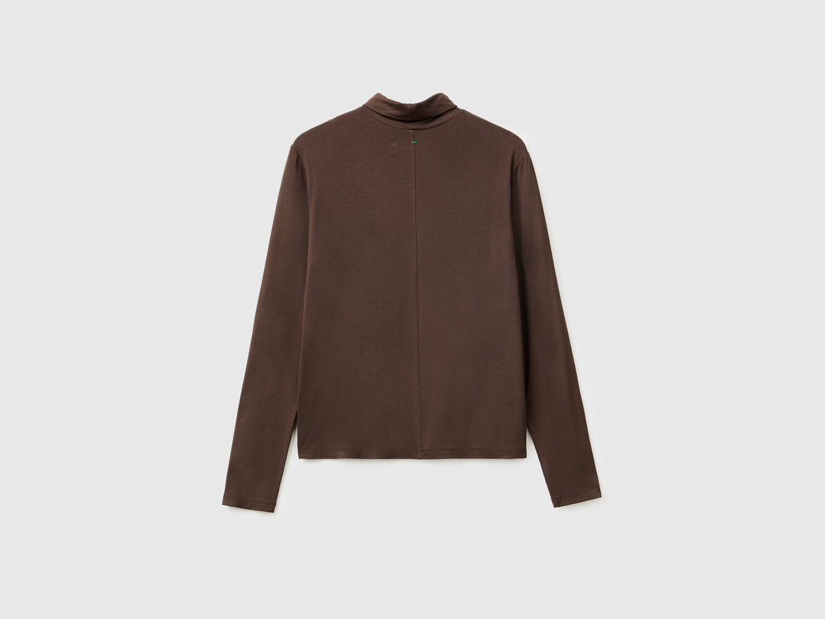 T-shirt dolcevita in viscosa stretch
