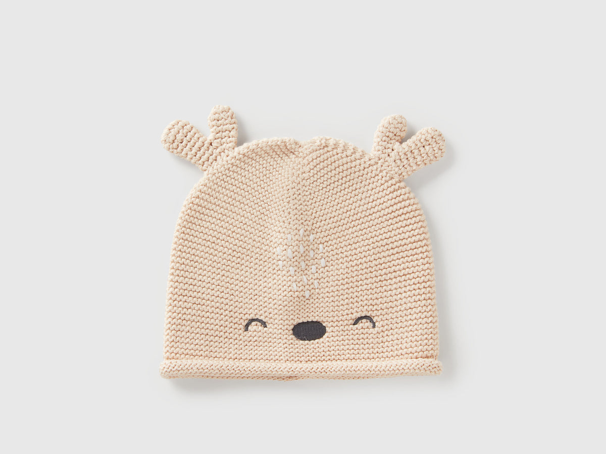 Cappellino crochet con applicazioni