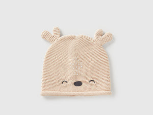 Cappellino crochet con applicazioni