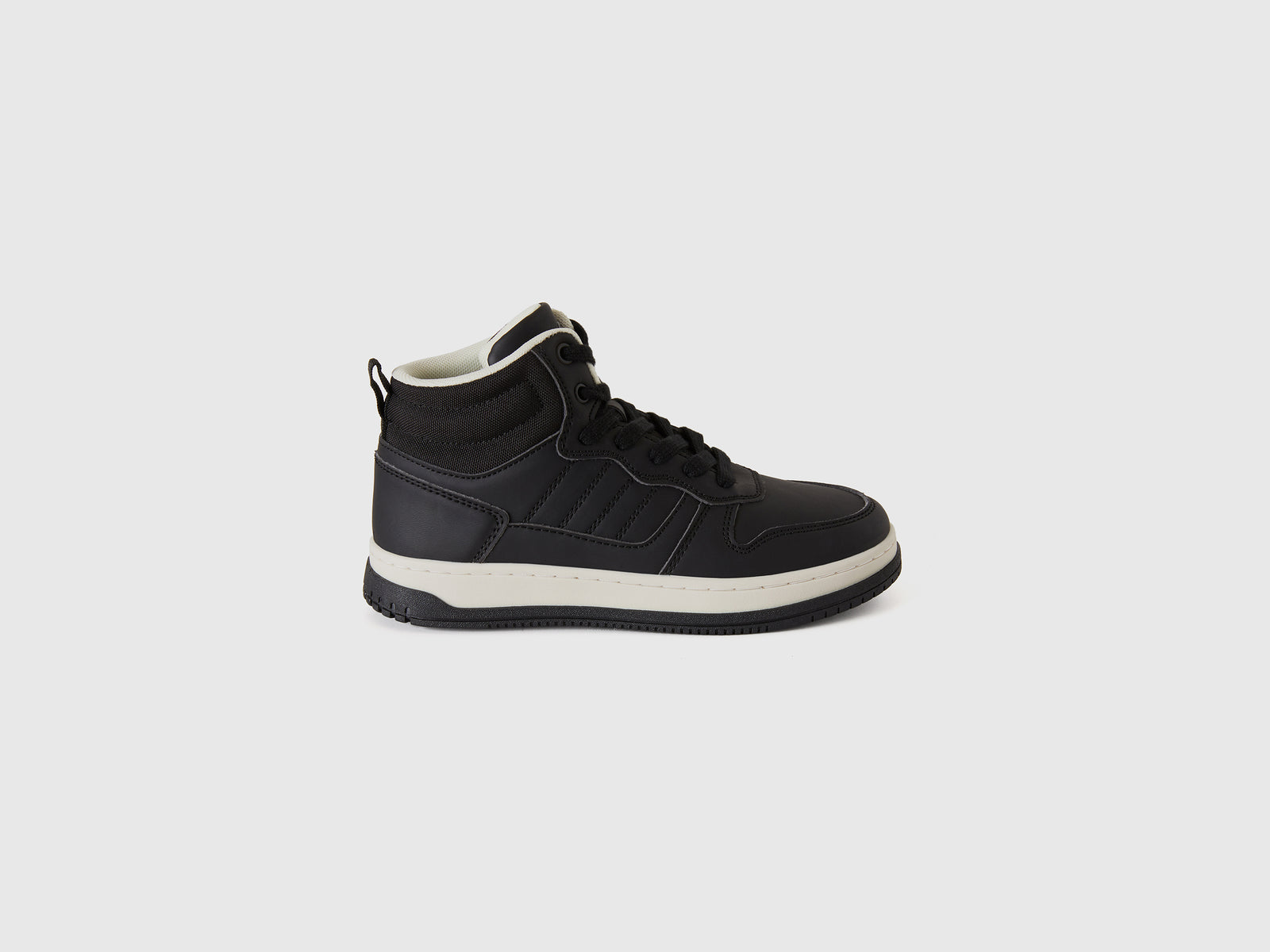 Sneakers alte in tessuto spalmato e mesh da bambino nero | Benetton Outlet