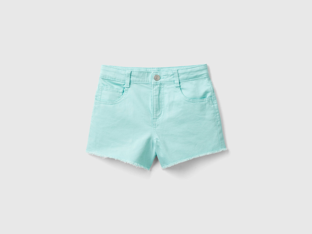 Shorts sfrangiati in cotone stretch