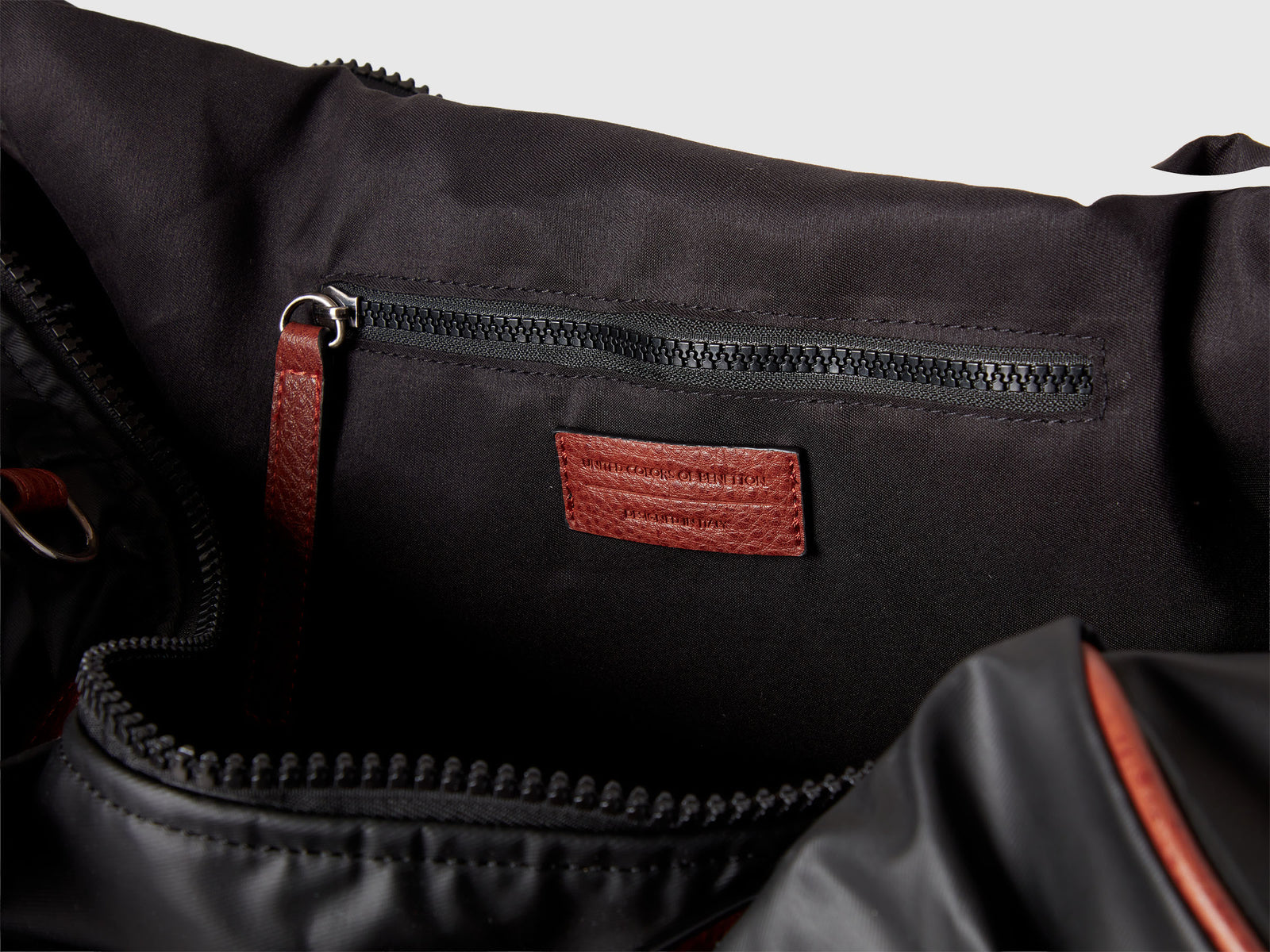 Borsone da viaggio in nylon da uomo nero 3 | Benetton Outlet