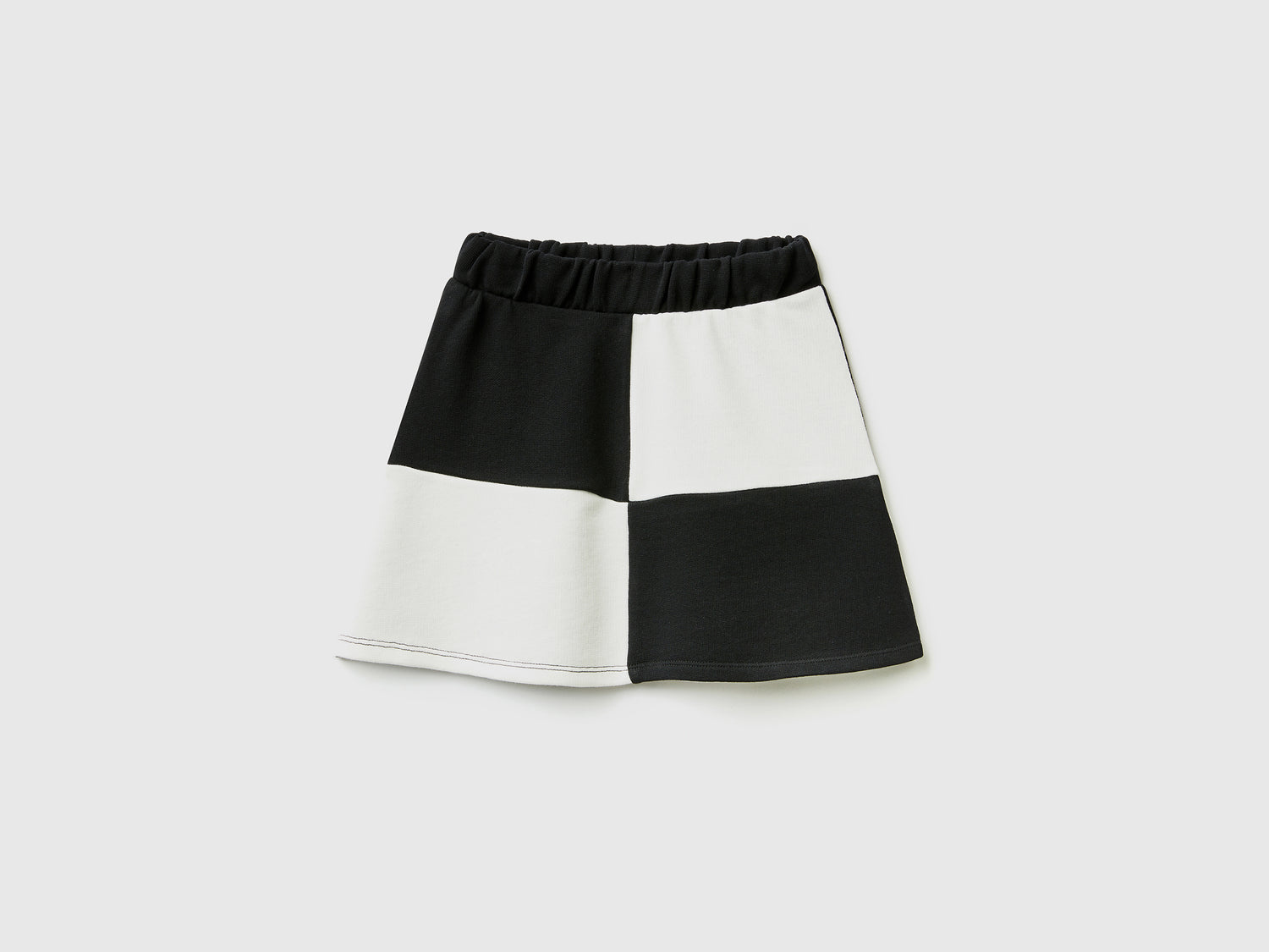 Minigonna con maxi quadri da bambina nero | Benetton Outlet