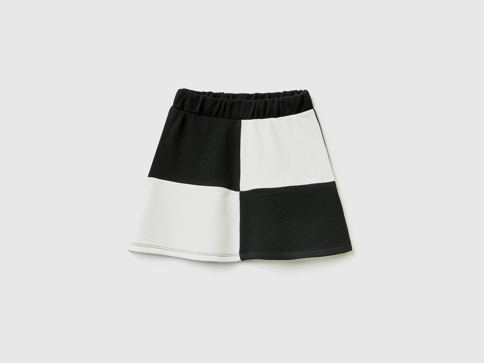 Minigonna con maxi quadri da bambina nero | Benetton Outlet
