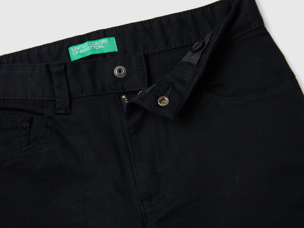 Pantaloni slim fit cinque tasche