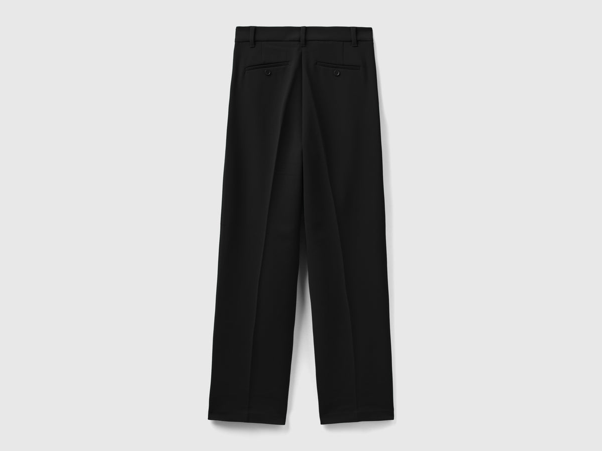 Pantaloni ampi con pieghe