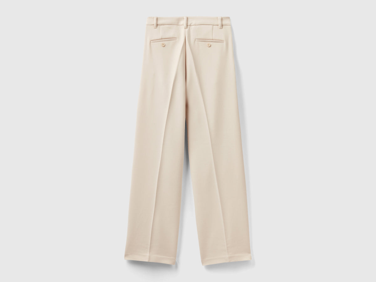 Pantaloni ampi con pieghe