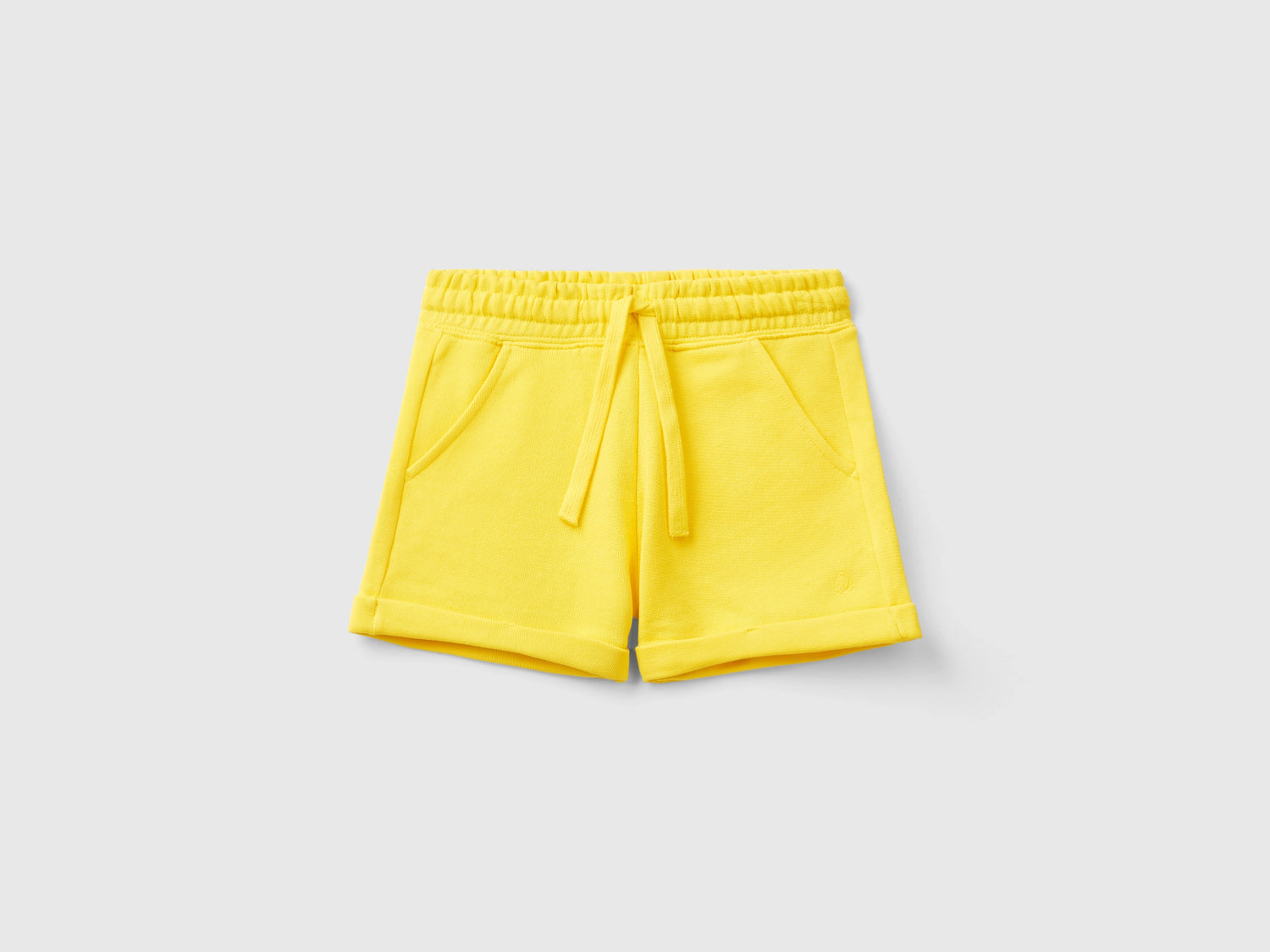 Shorts in felpa 100% cotone da bambina giallo | Benetton Outlet