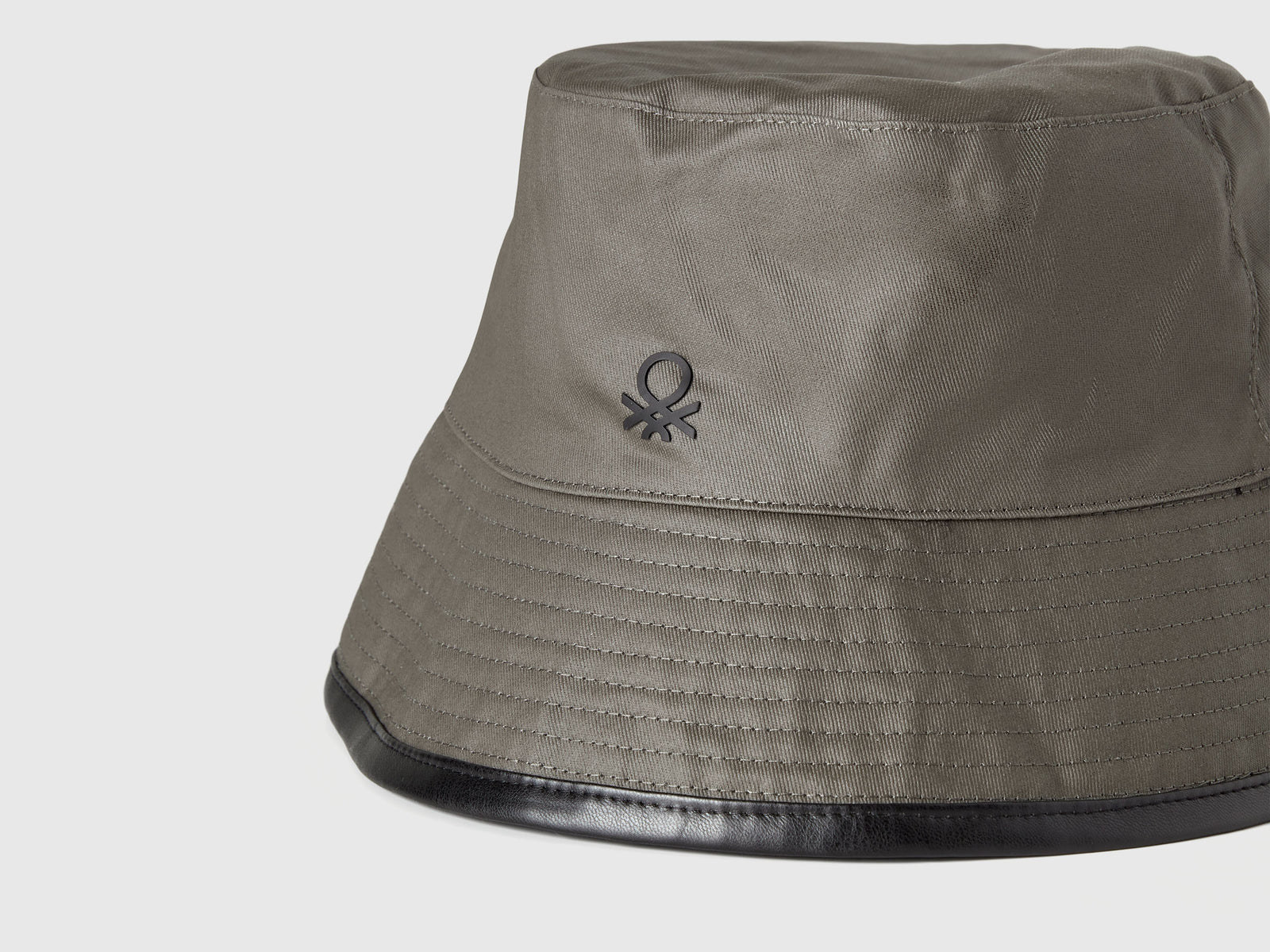 Cappello alla pescatora reversibile da uomo verde militare 3 | Benetton Outlet