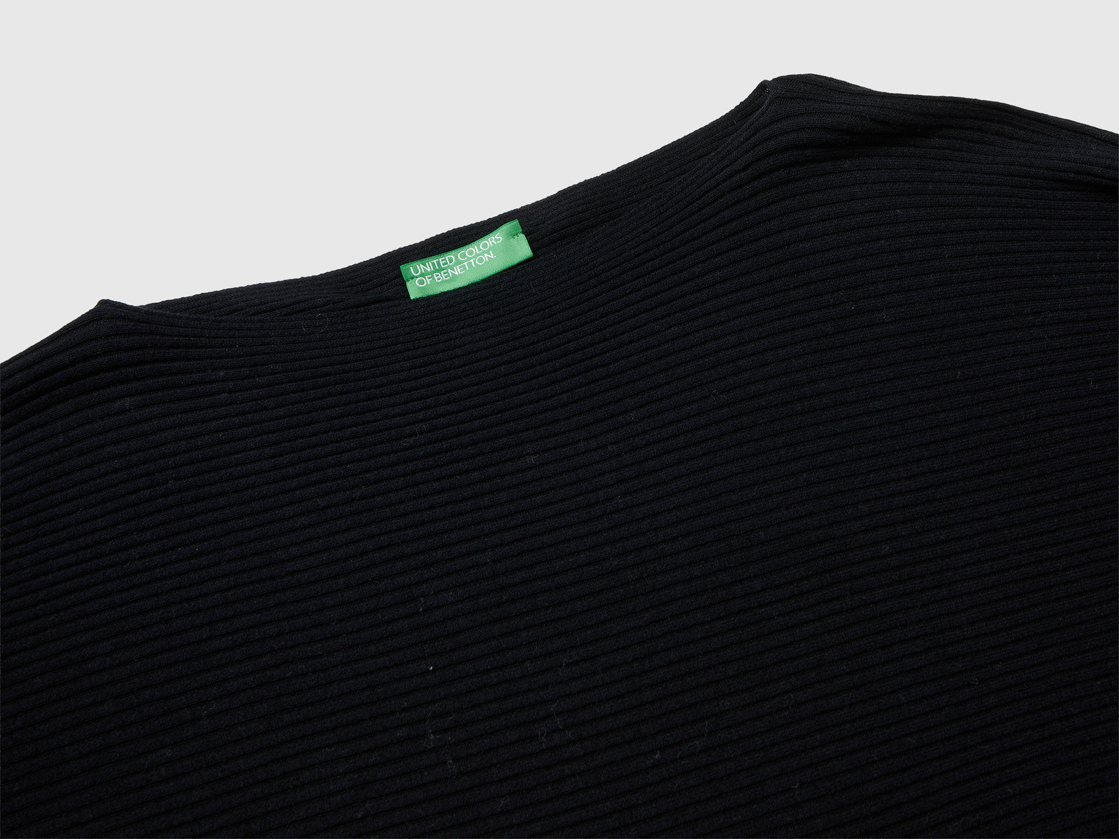 Maglia con scollo a barchetta da donna nero 3 | Benetton Outlet