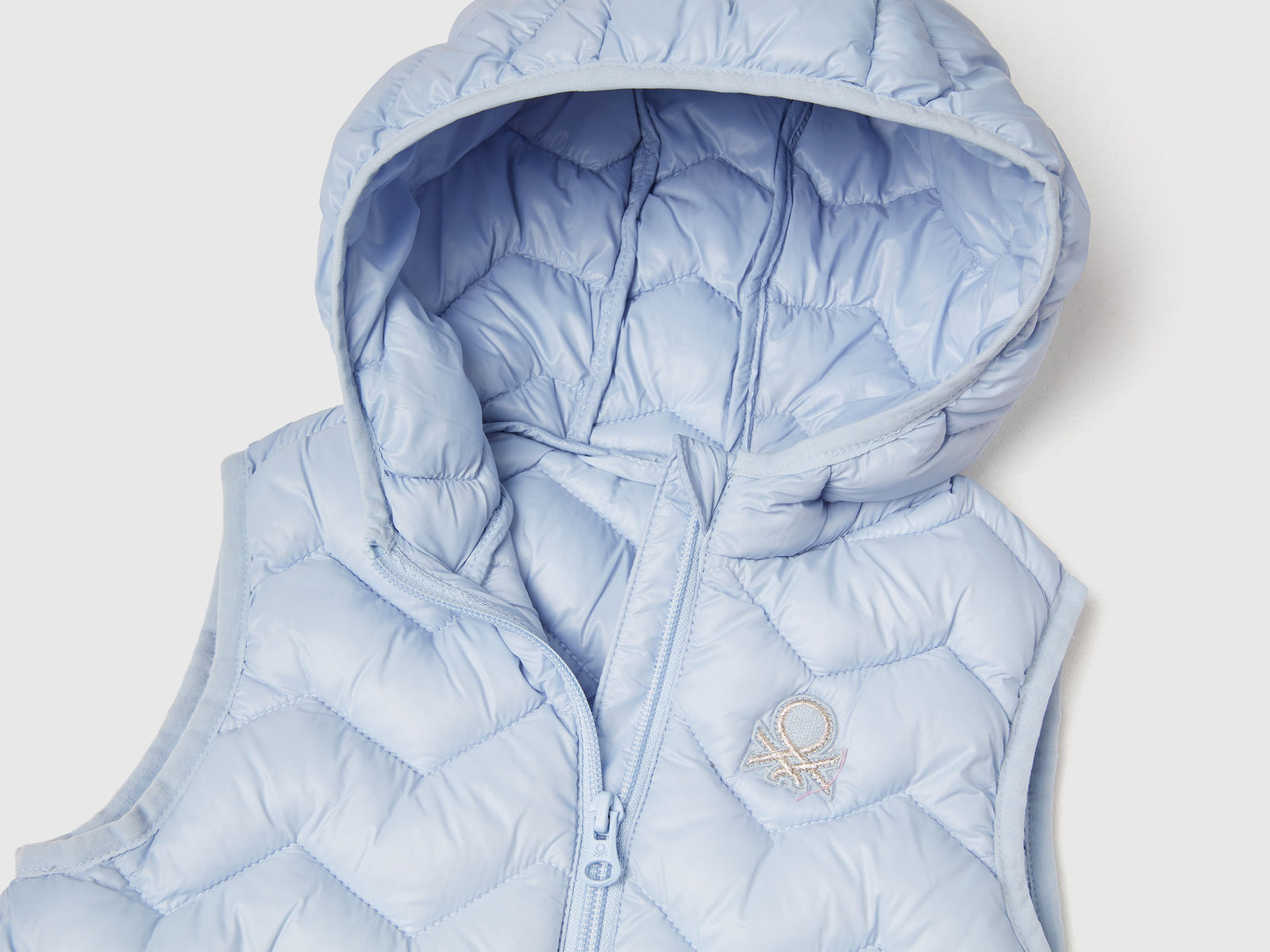 Gilet imbottito con cappuccio da bimba azzurro 3 | Benetton Outlet