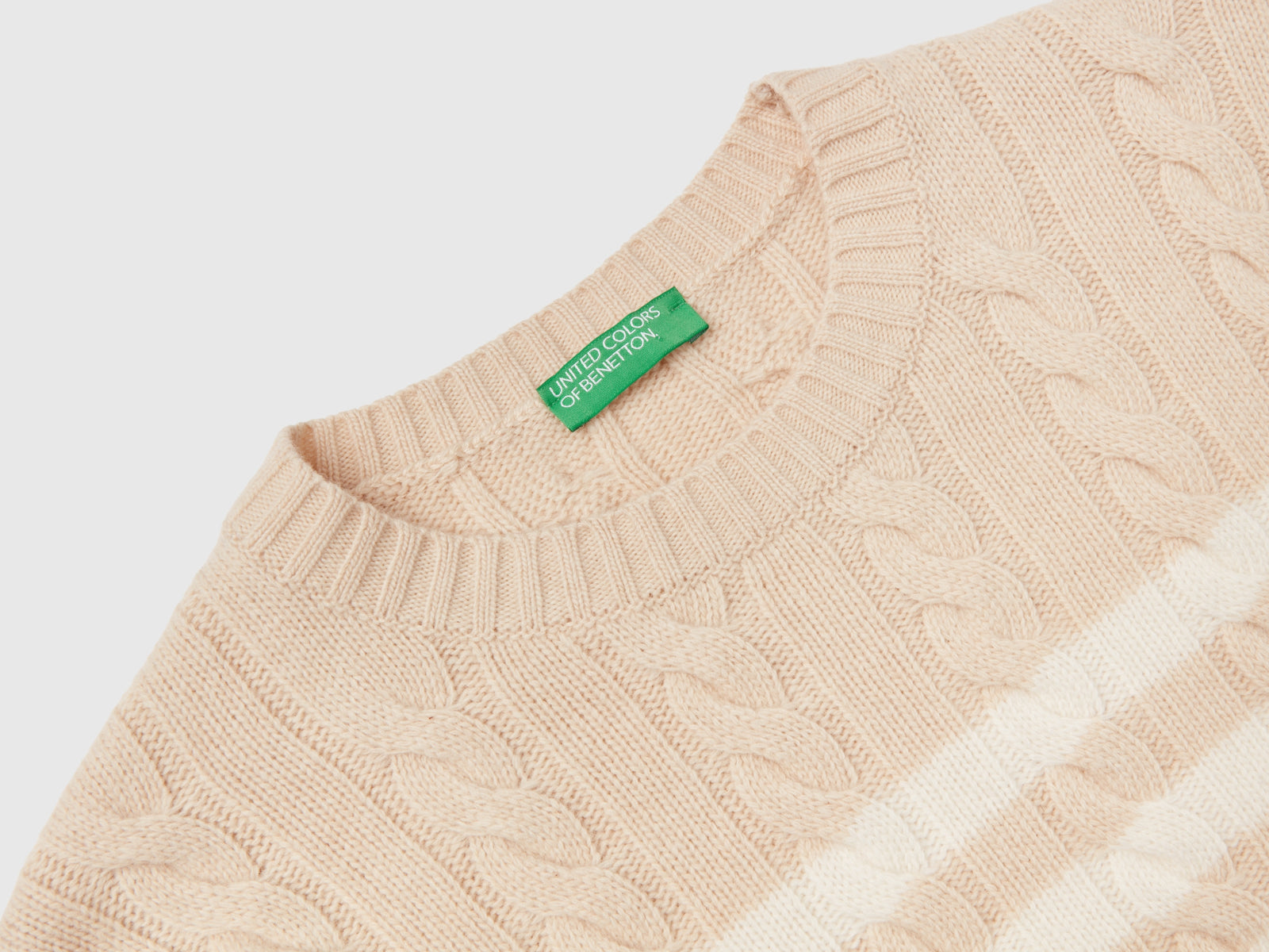 Maglioncino a righe con trecce da donna beige 3 | Benetton Outlet