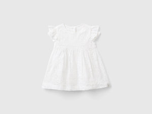 Vestito con ricami sangallo