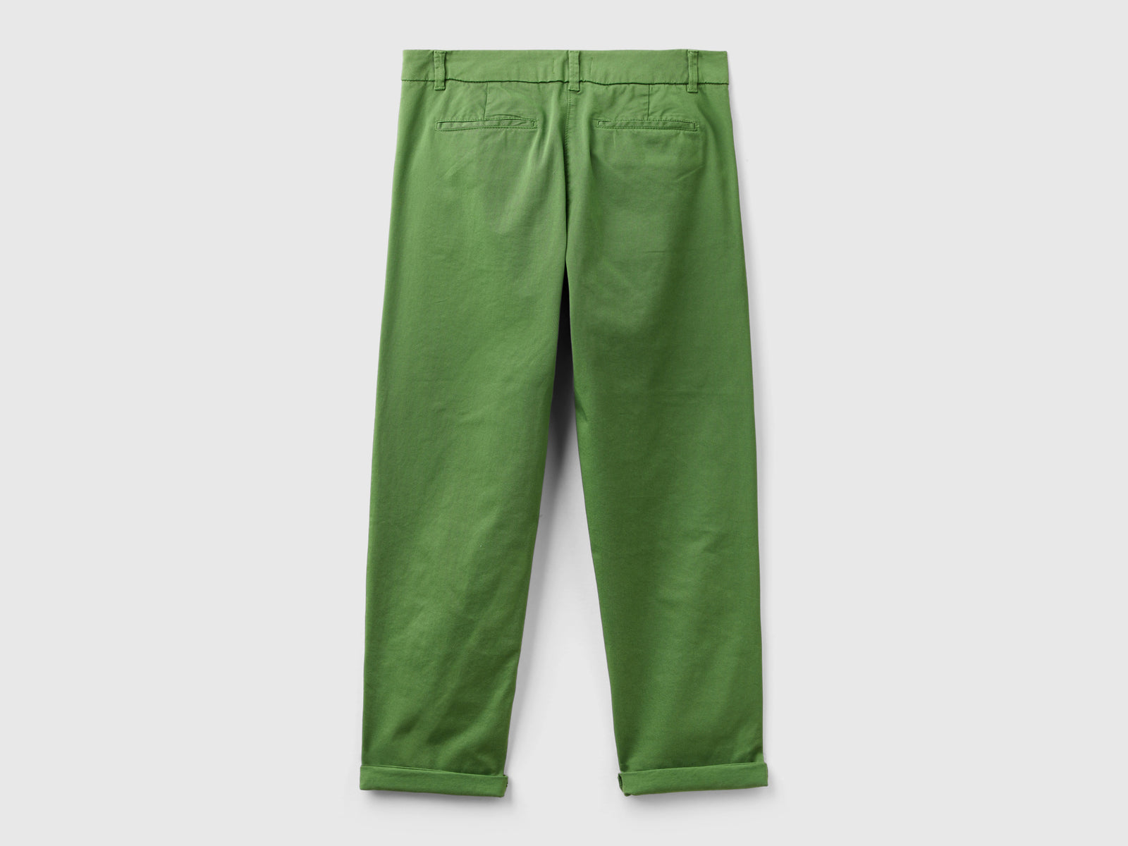Pantaloni chino in cotone stretch da donna verde militare 2 | Benetton Outlet