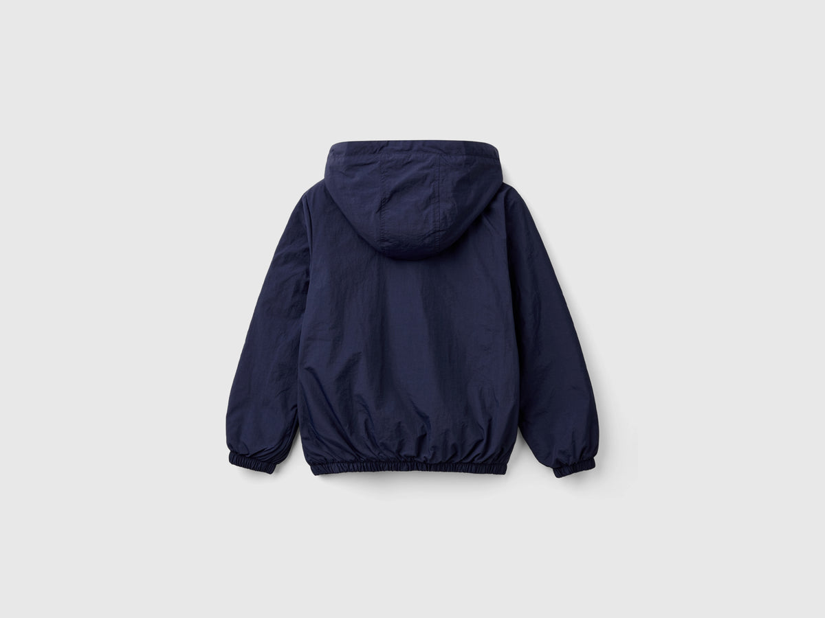 Chaqueta de nailon con capucha