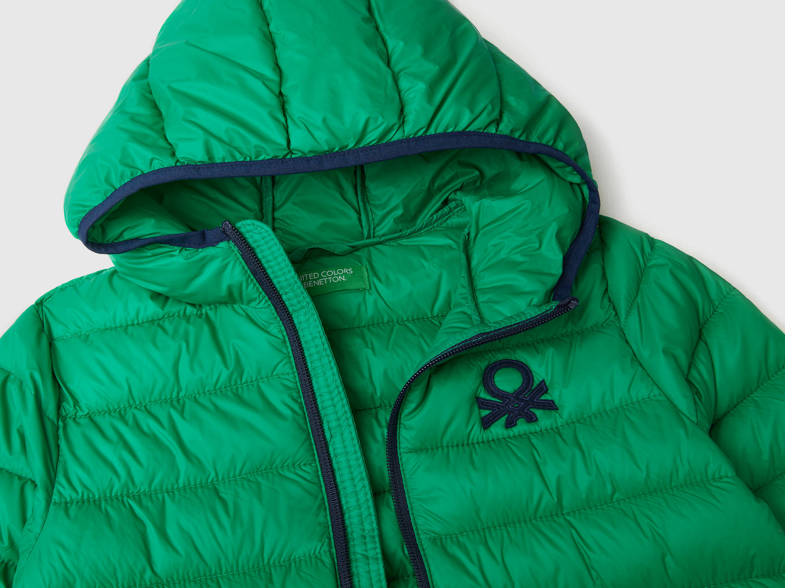 Giubbotto imbottito con cappuccio da bambino verde 3 | Benetton Outlet