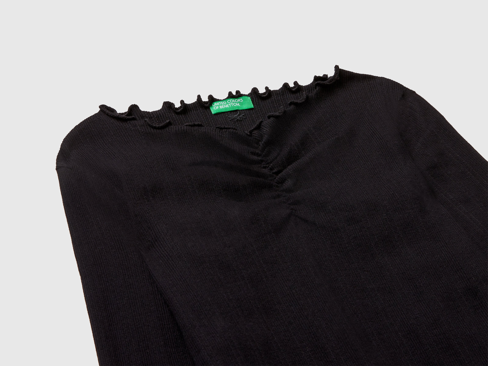 Maglietta con bordi ondulati da bambina nero 3 | Benetton Outlet