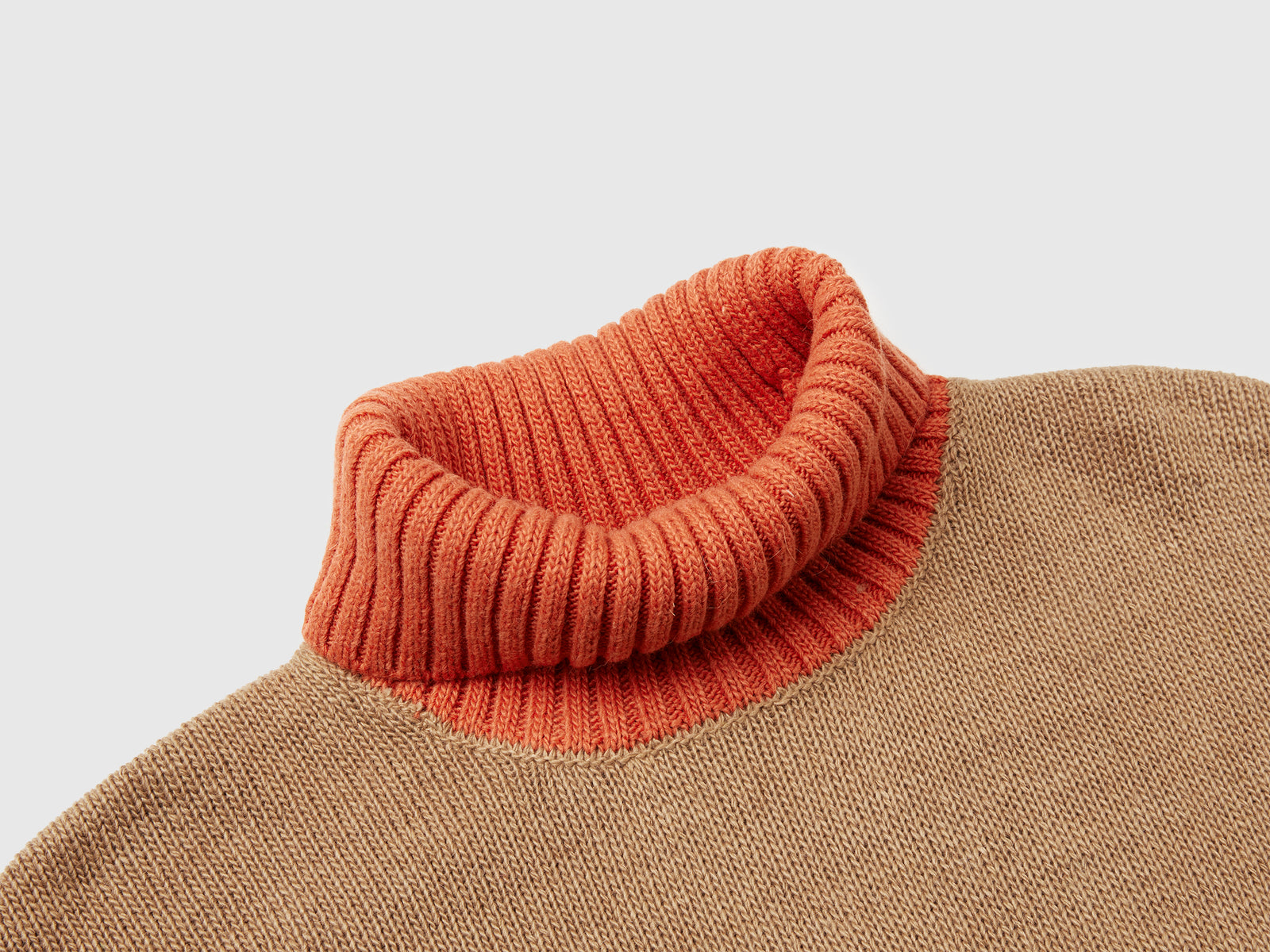 Dolcevita color block da donna cammello 3 | Benetton Outlet