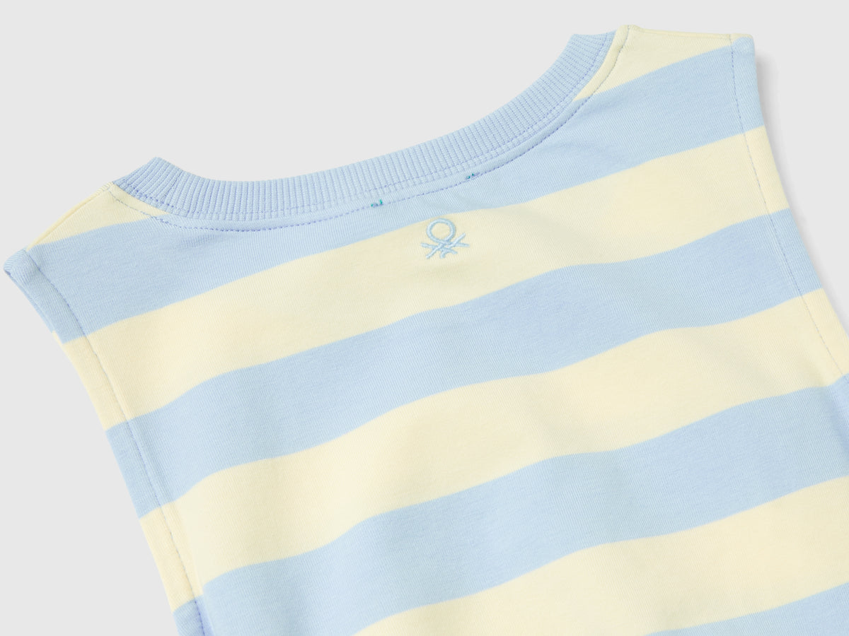 Vestito a righe con oblò