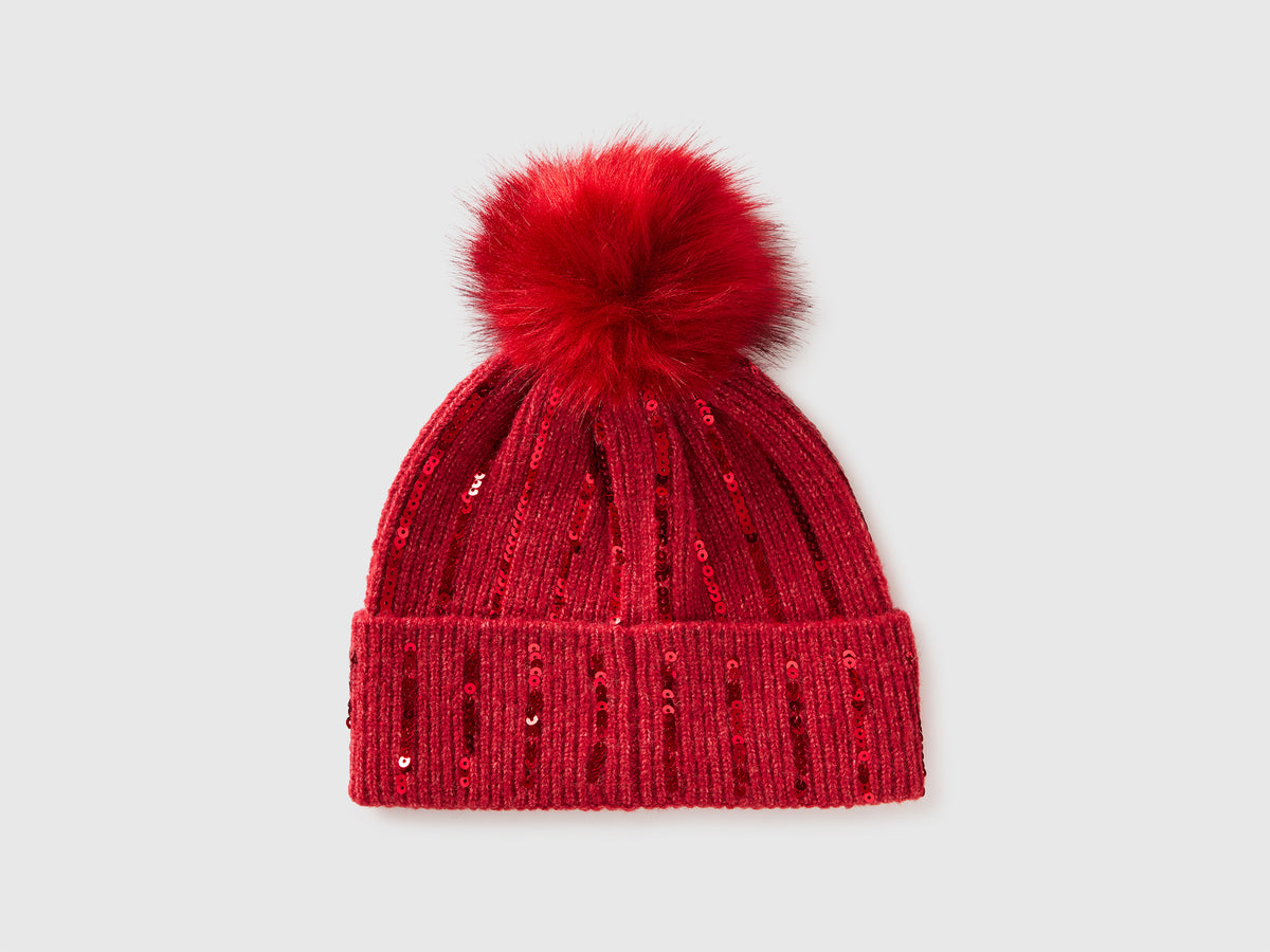 Cappello con pom pom e paillettes
