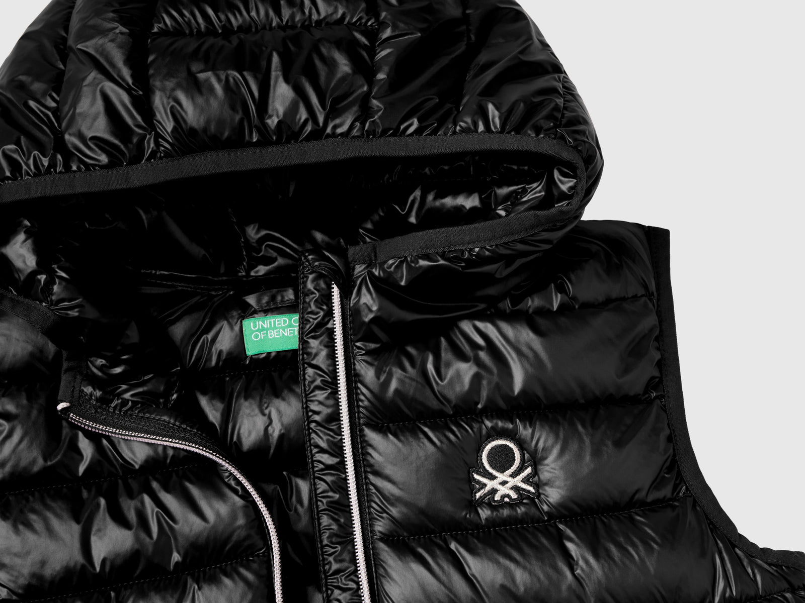 Gilet imbottito con cappuccio da bambina nero 3 | Benetton Outlet