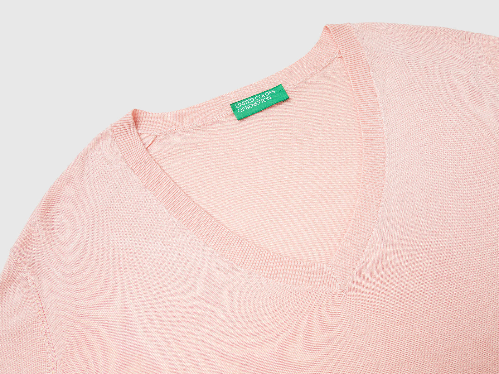 Maglia con scollo a V in misto seta da donna rosa tenue 3 | Benetton Outlet