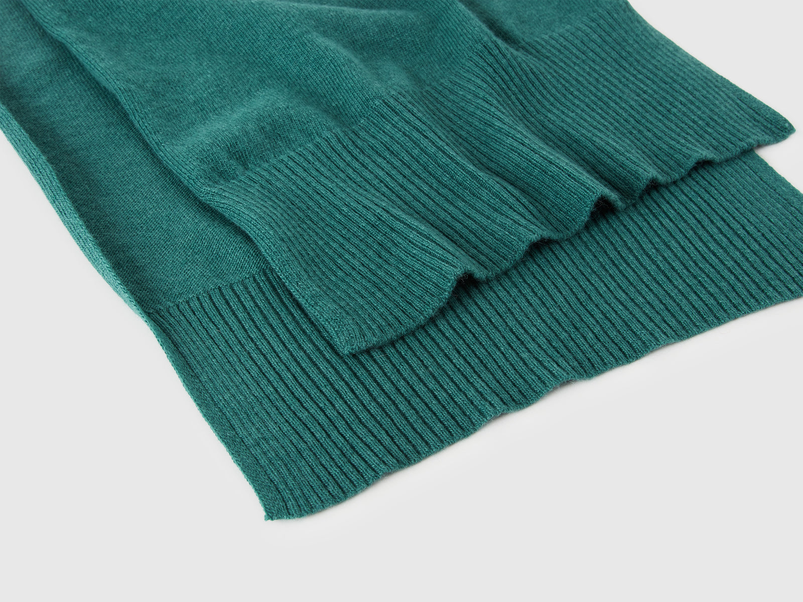 Sciarpa verde in pura lana Merino da donna verde scuro 2 | Benetton Outlet