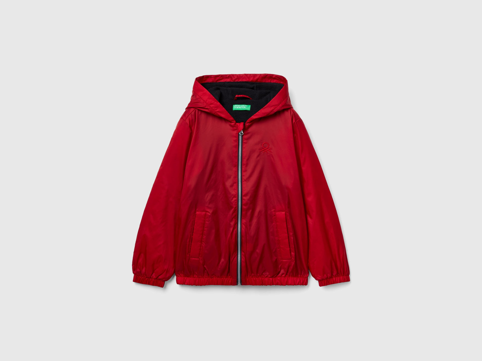 Giubbino in nylon con zip e cappuccio da bambino rosso | Benetton Outlet