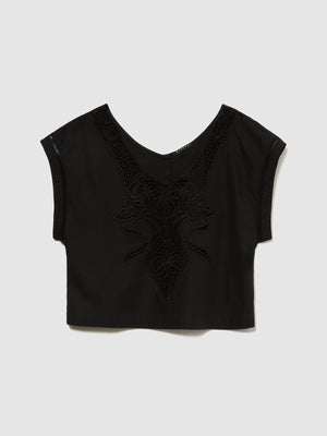 Blusa cropped con crochet