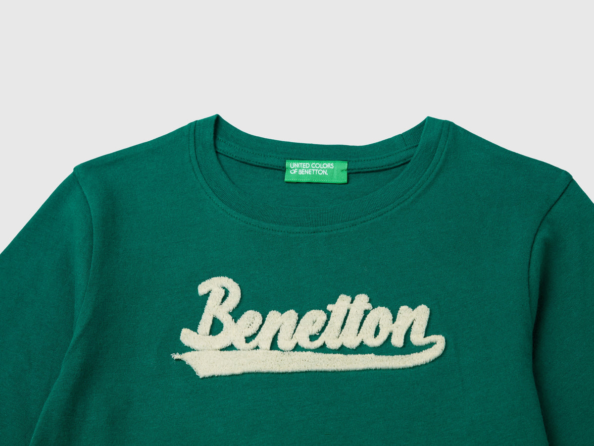 T-shirt con ricamo logo in cotone bio