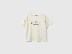 T-shirt con stampa e applicazione