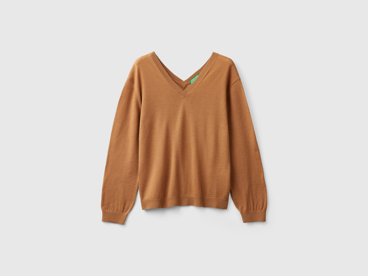 Maglia scollo a V in pura lana Merino da donna cammello | Benetton Outlet