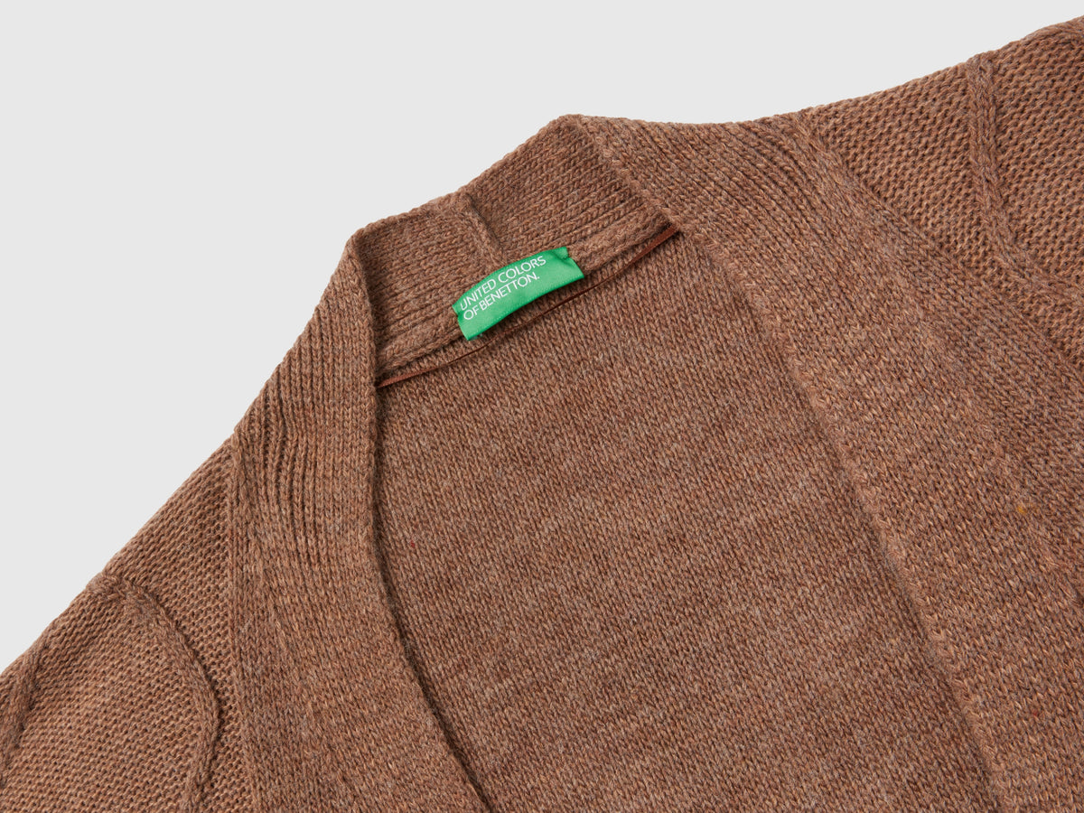 Cardigan con trecce e losanghe