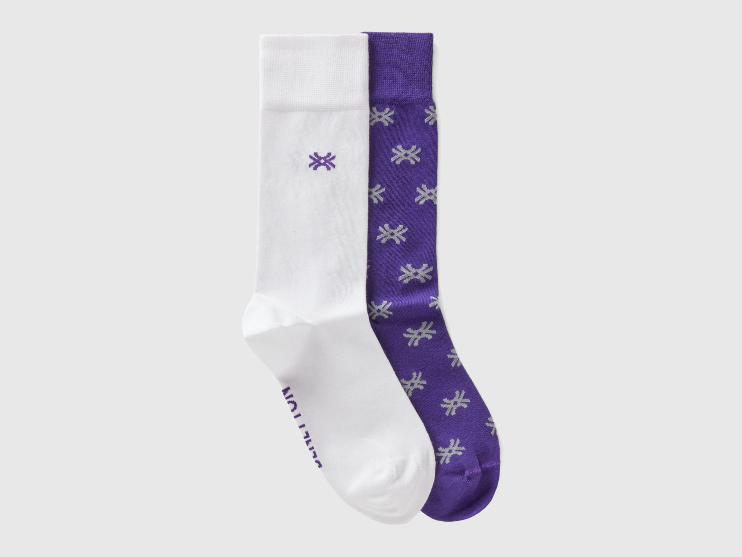 Due calzini bianco e viola da uomo multi-color | Benetton Outlet