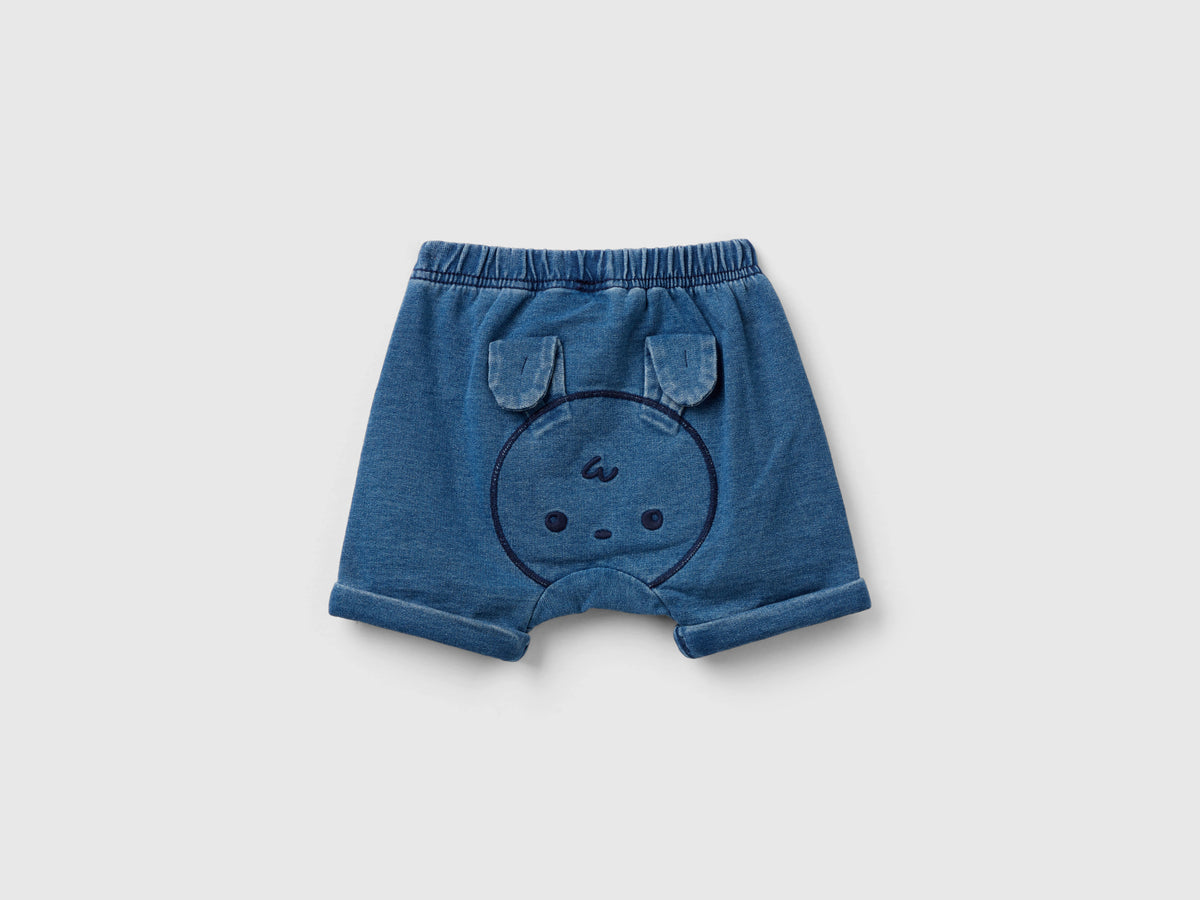 Shorts con patch in felpa effetto denim
