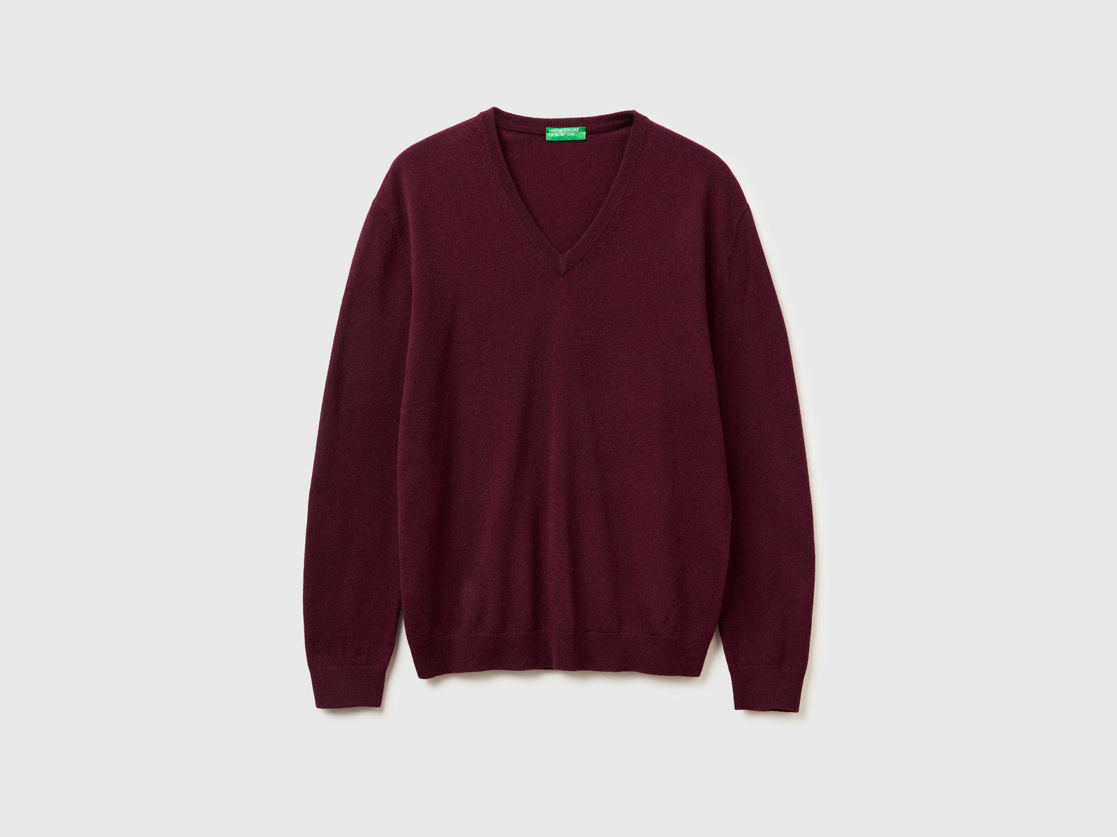 Maglia scollo a V prugna in pura lana Merino da uomo bordeaux | Benetton Outlet