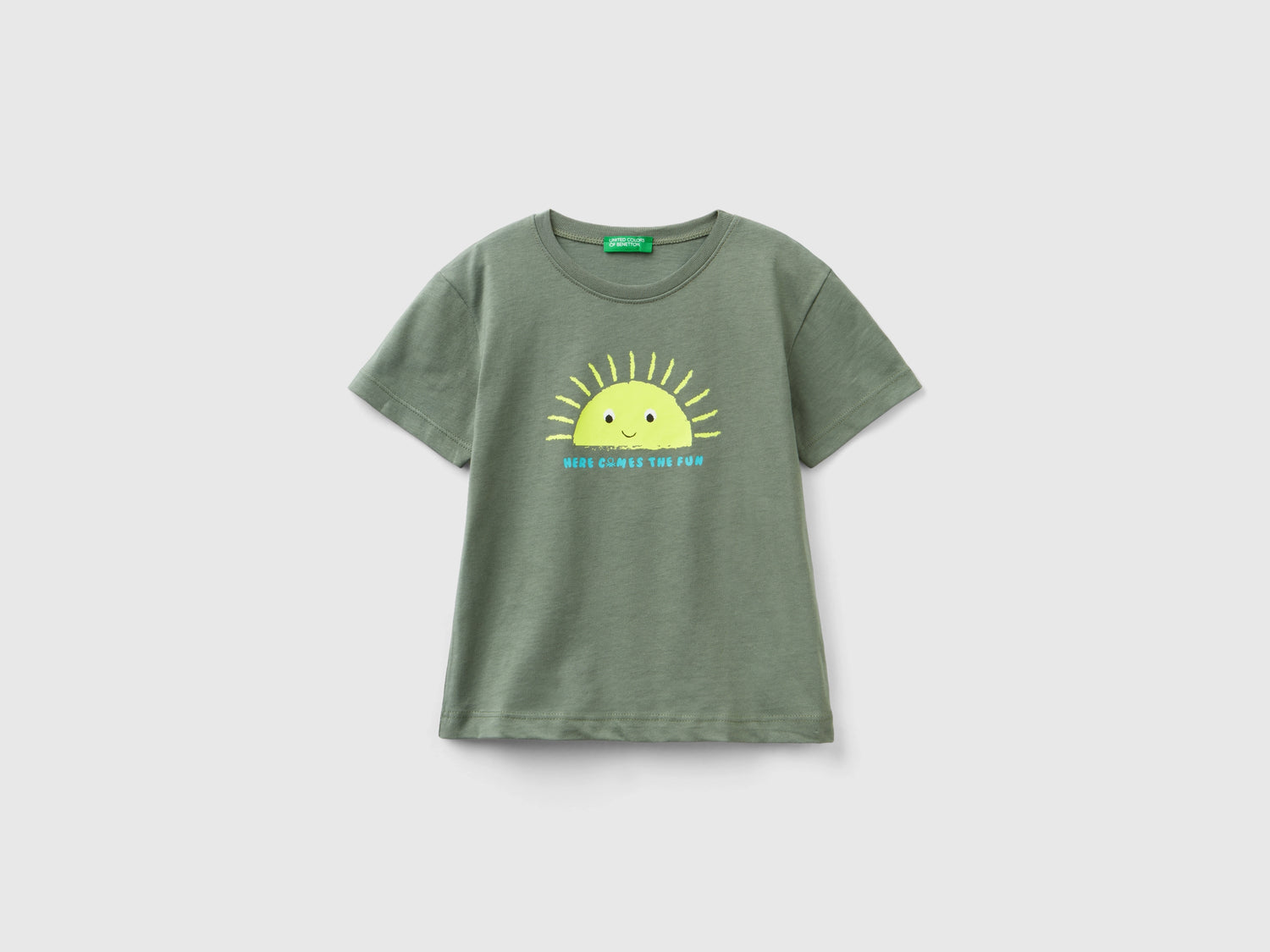 T-shirt con dettagli fluo da bimbo verde militare | Benetton Outlet