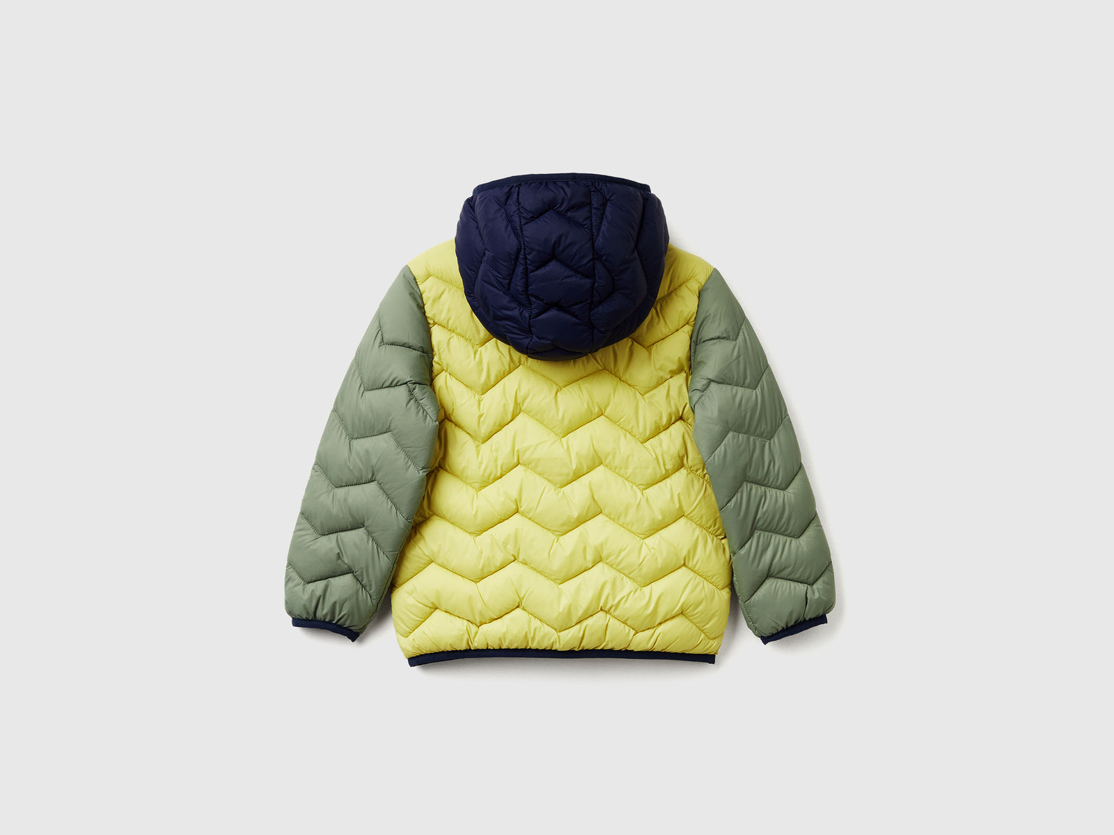 Giubbotto imbottito con cappuccio da bimbo verde oliva 2 | Benetton Outlet
