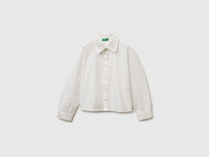 Camicia con applicazioni effetto gioiello