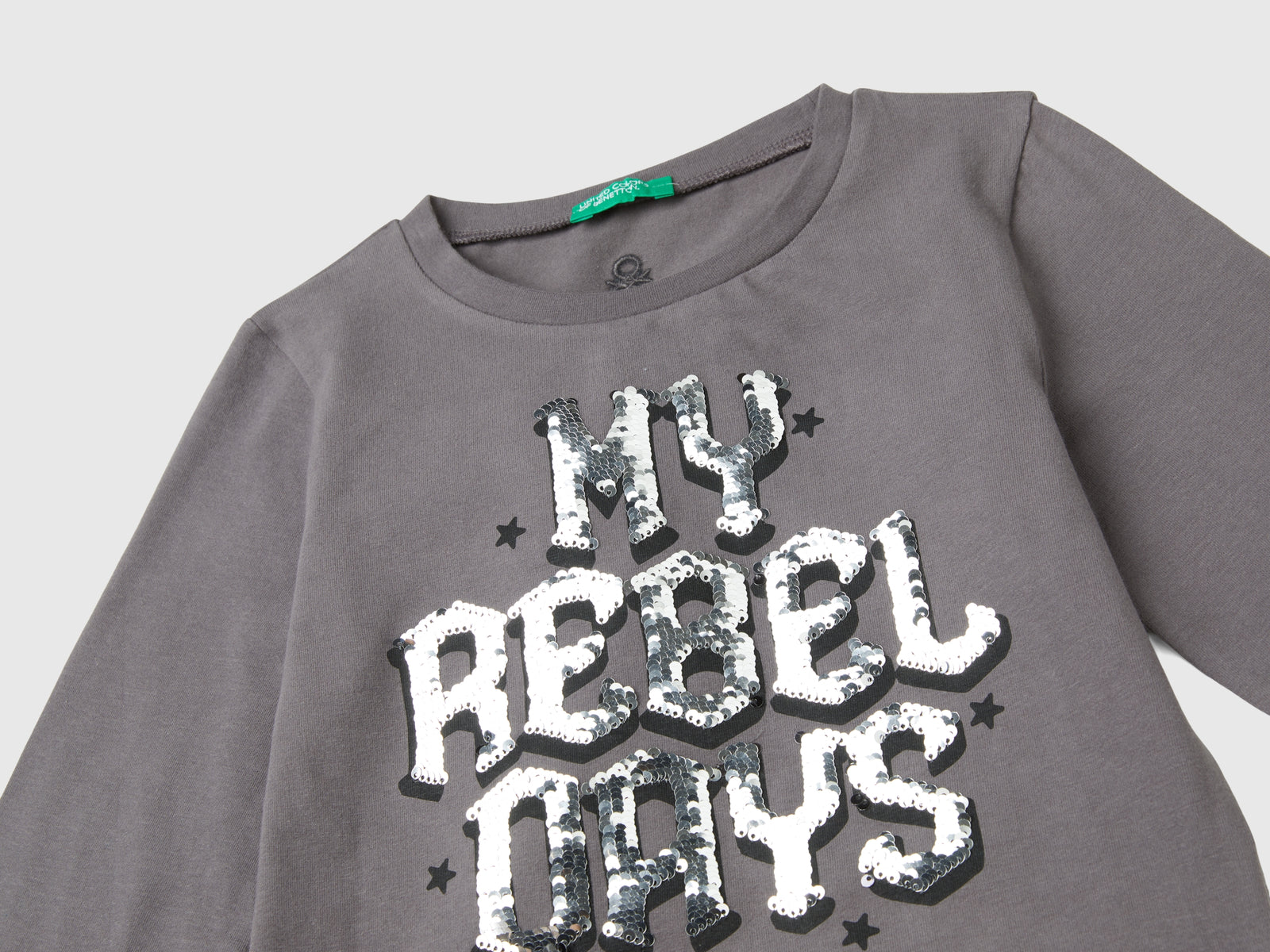 T-shirt con paillettes in cotone bio da bambina grigio scuro 3 | Benetton Outlet