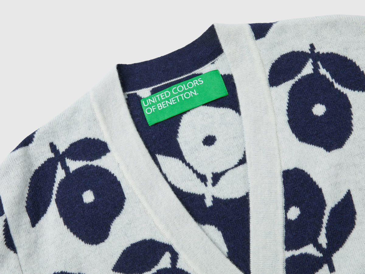 Cardigan con intarsi floreali