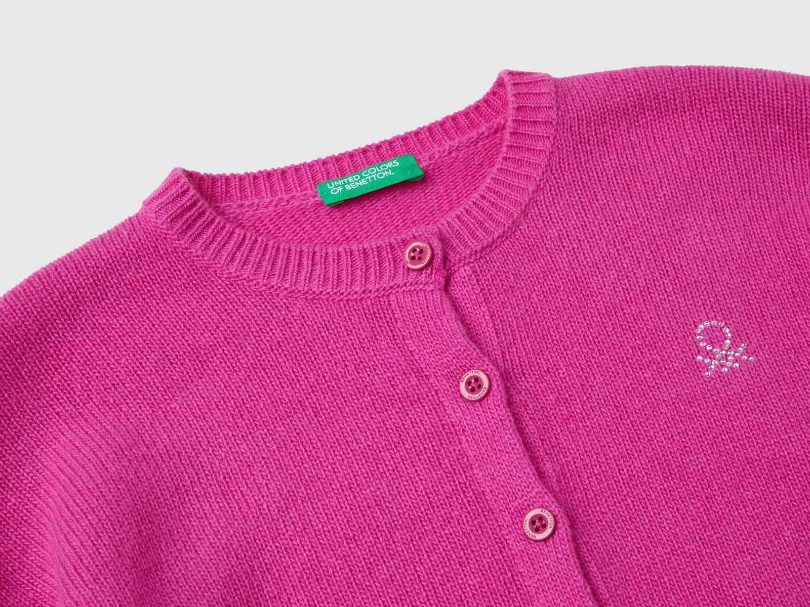 Cardigan girocollo con logo in strass da bambina fucsia 3 | Benetton Outlet