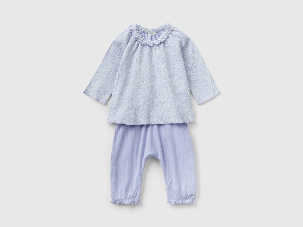 Completo t-shirt e pantaloni