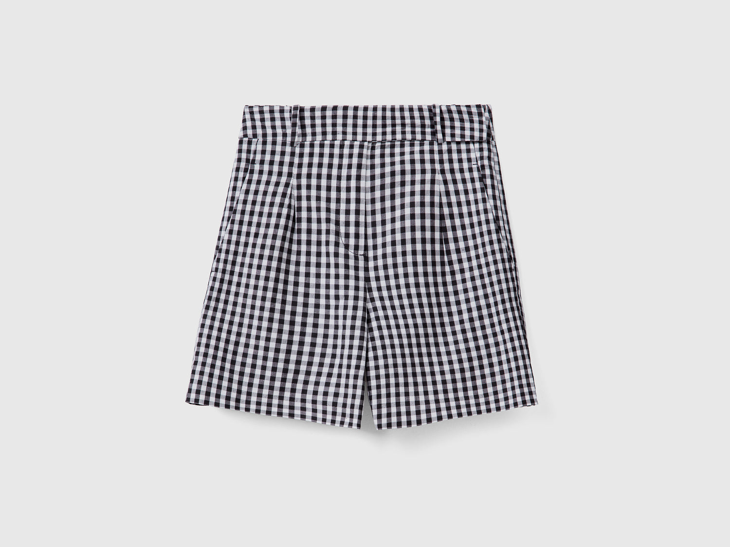 Pantaloni corti a vita alta in misto cotone e lino con fantasia a quadretti da donna nero | Benetton Outlet