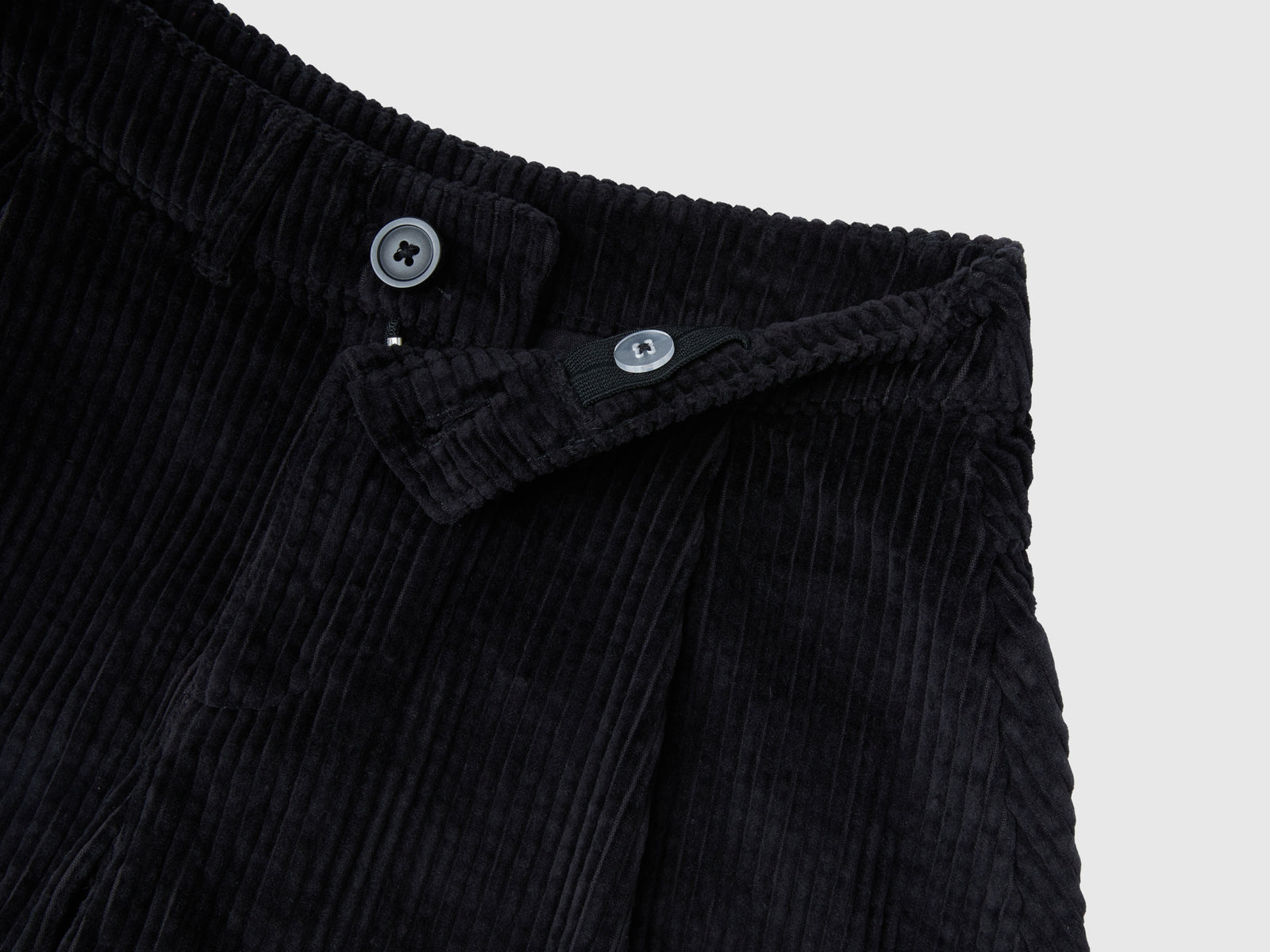 Bermuda in velluto a coste da bambina nero 3 | Benetton Outlet