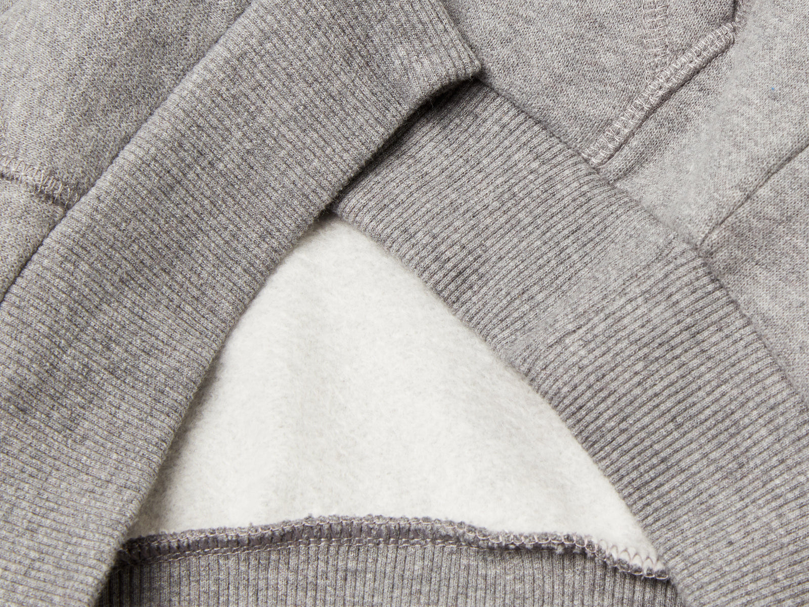 Calda felpa con tasca a marsupio da bimbo grigio scuro 3 | Benetton Outlet