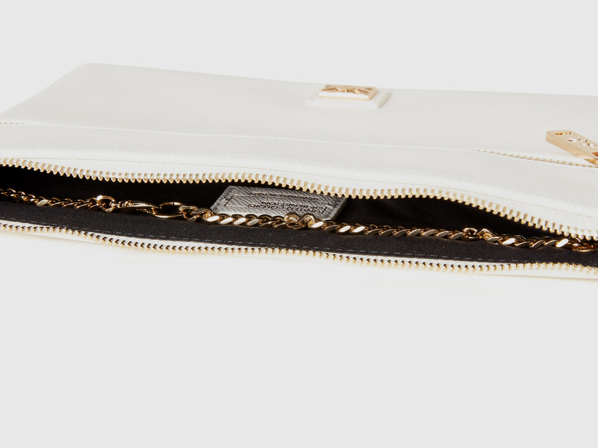 Shoulder pouch