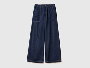Jeans ampi con tasche