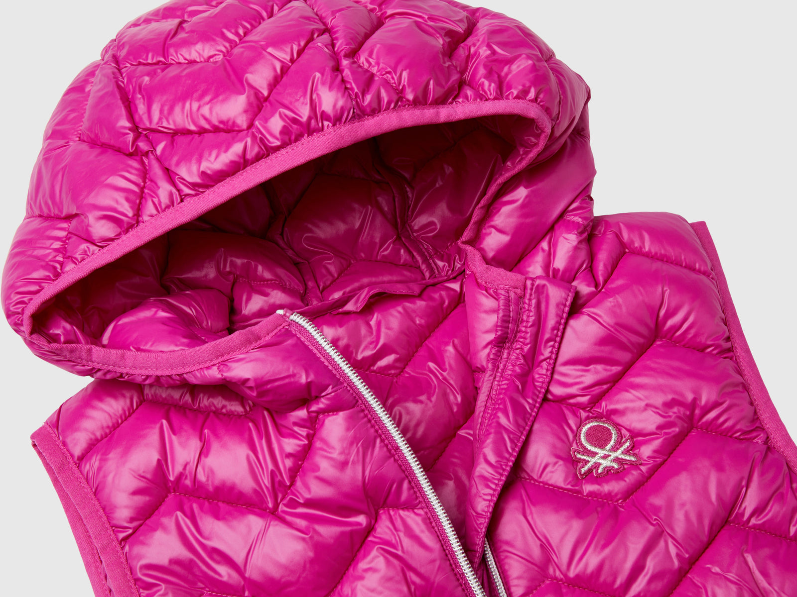 Gilet imbottito in ovatta 3D con cappuccio da bambina fucsia 3 | Benetton Outlet