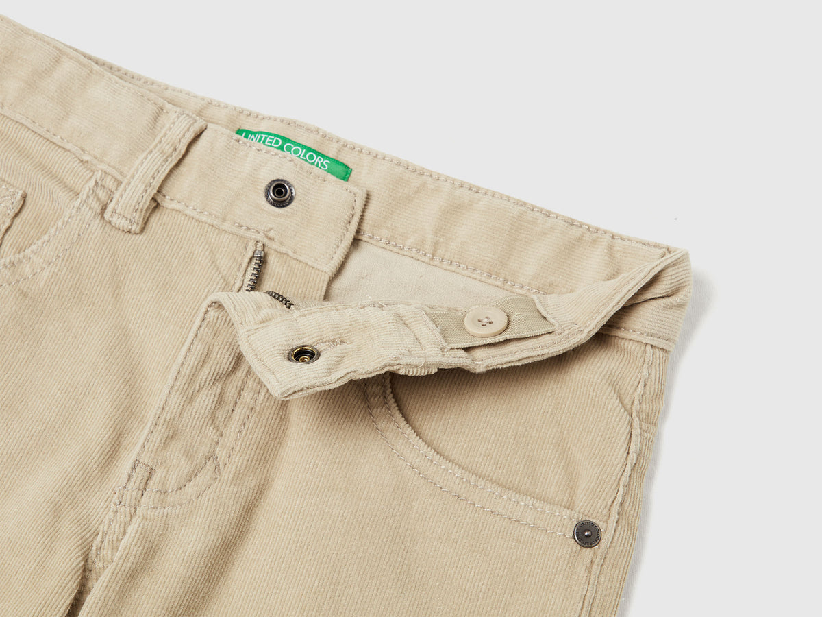 Pantaloni slim fit in velluto stretch